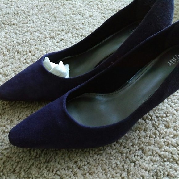 EAST 5th. Purple Pumps - Picture 4 of 8